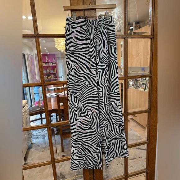 Zebra Print Button-Up Blouse + Pants set. - Picture 9 of 10